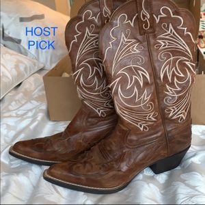 NWT Ariat Boots In box.Brown with cream stitching